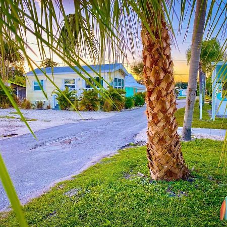 Pinecraft Cottage Tiny Home Сарасота Экстерьер фото